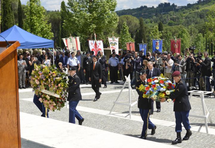 Members of the military assist in the wreath laying. 