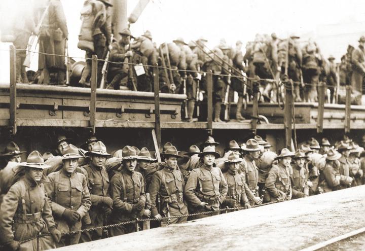 Soldiers of the U.S. 4th Infantry Regiment debarking from a ship at Brest, April 18, 1918.