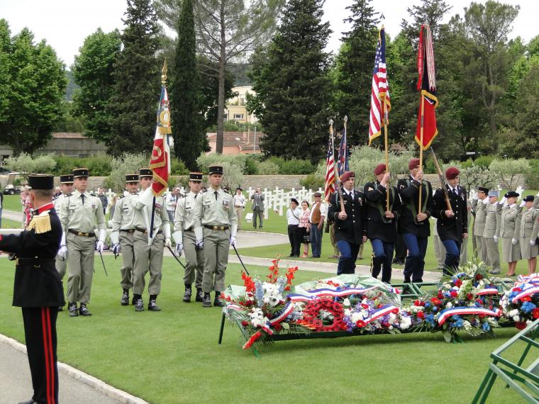 French and American military participate in the ceremony. 