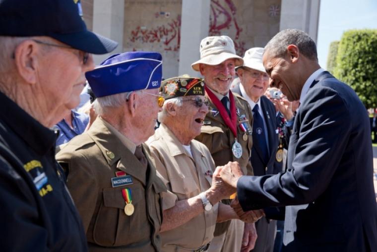 President Obama shakes hands and thanks WWII veterans. 