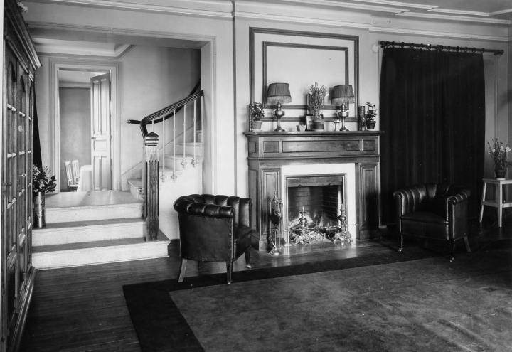 Historic image from 1925 shows the original look of the living room within the Meuse-Argonne visitor building. 