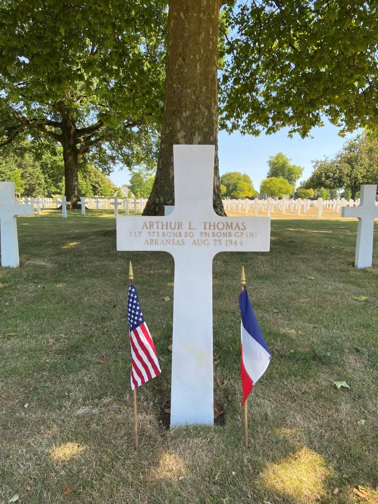 Headstone of First Lieutenant Arthur L. Thomas at Brittany American Cemetery