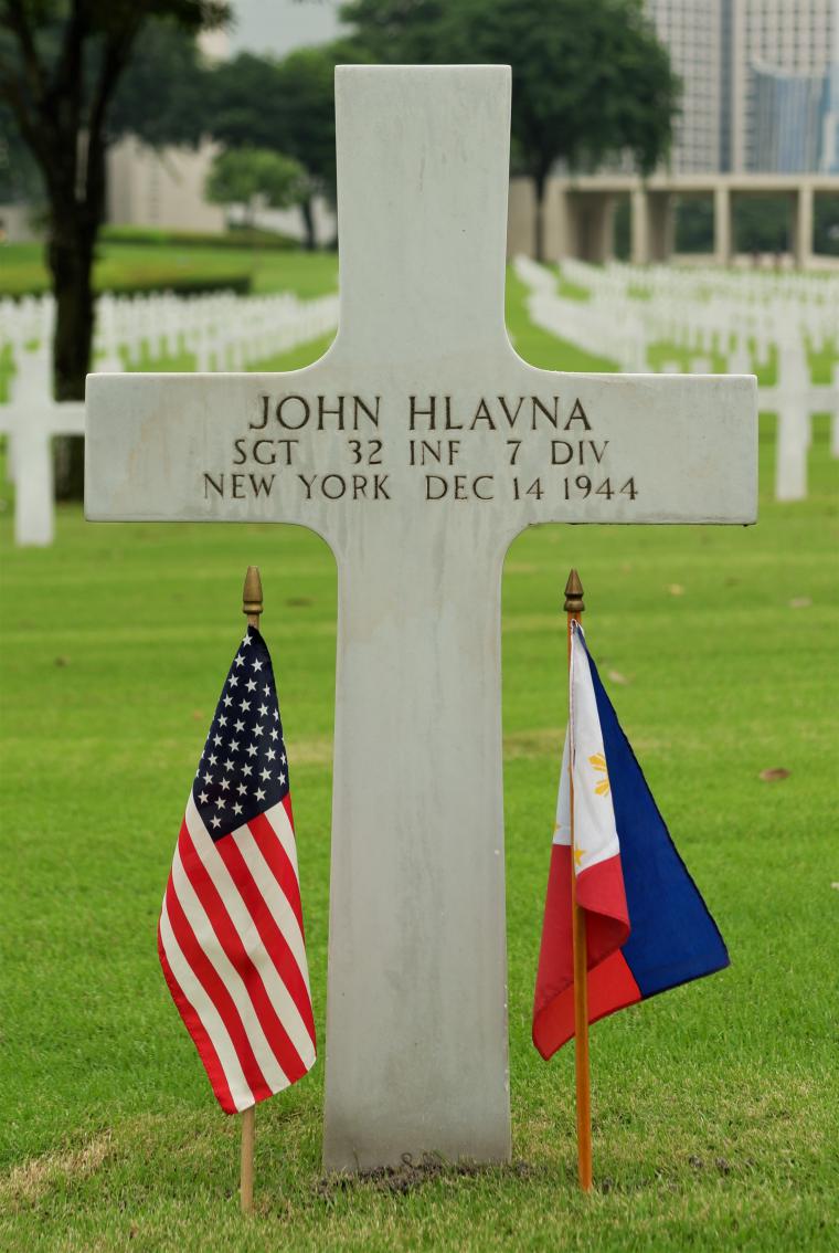 Photograph of Sergeant John Hlavna’s headstone at Manila American Cemetery.