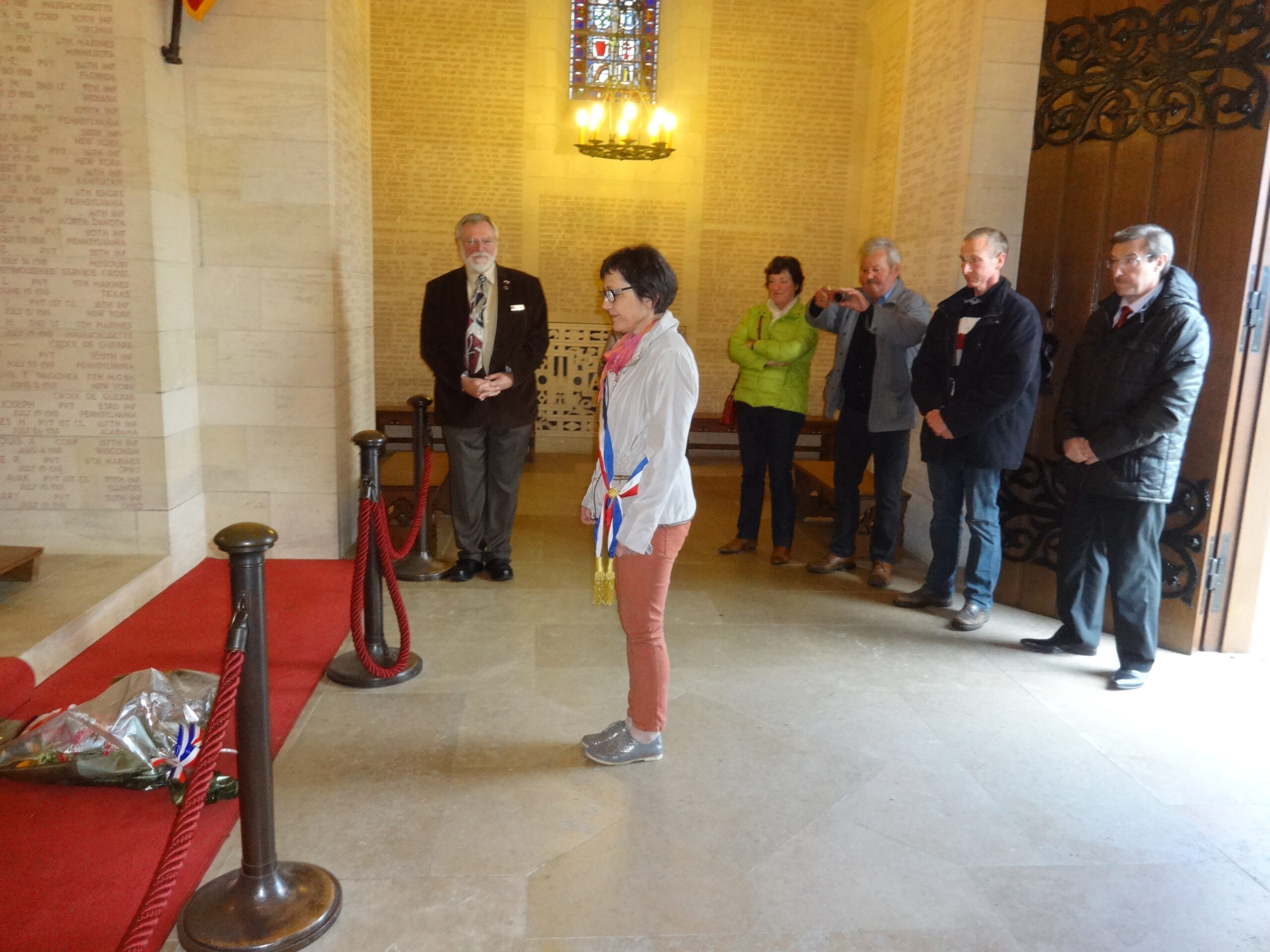 The Mayor of Belleau lays a wreath in the chapel at Aisne-Marne American Cemetery on behalf of the village of Belleau. Image courtesy of Micheline Atkinson.