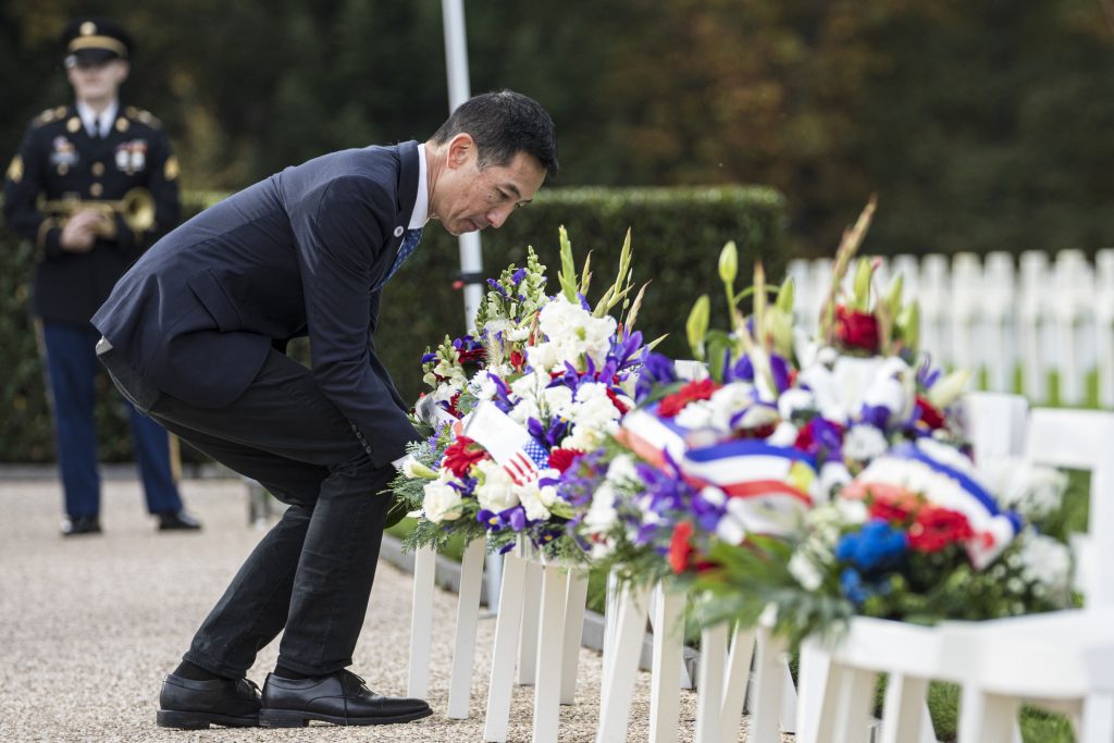 Picture of ABMC Secretary Charles K. Djou laying wreaths on behalf of the city of Honolulu and American Battle Monuments Commission at Epinal American Cemetery.