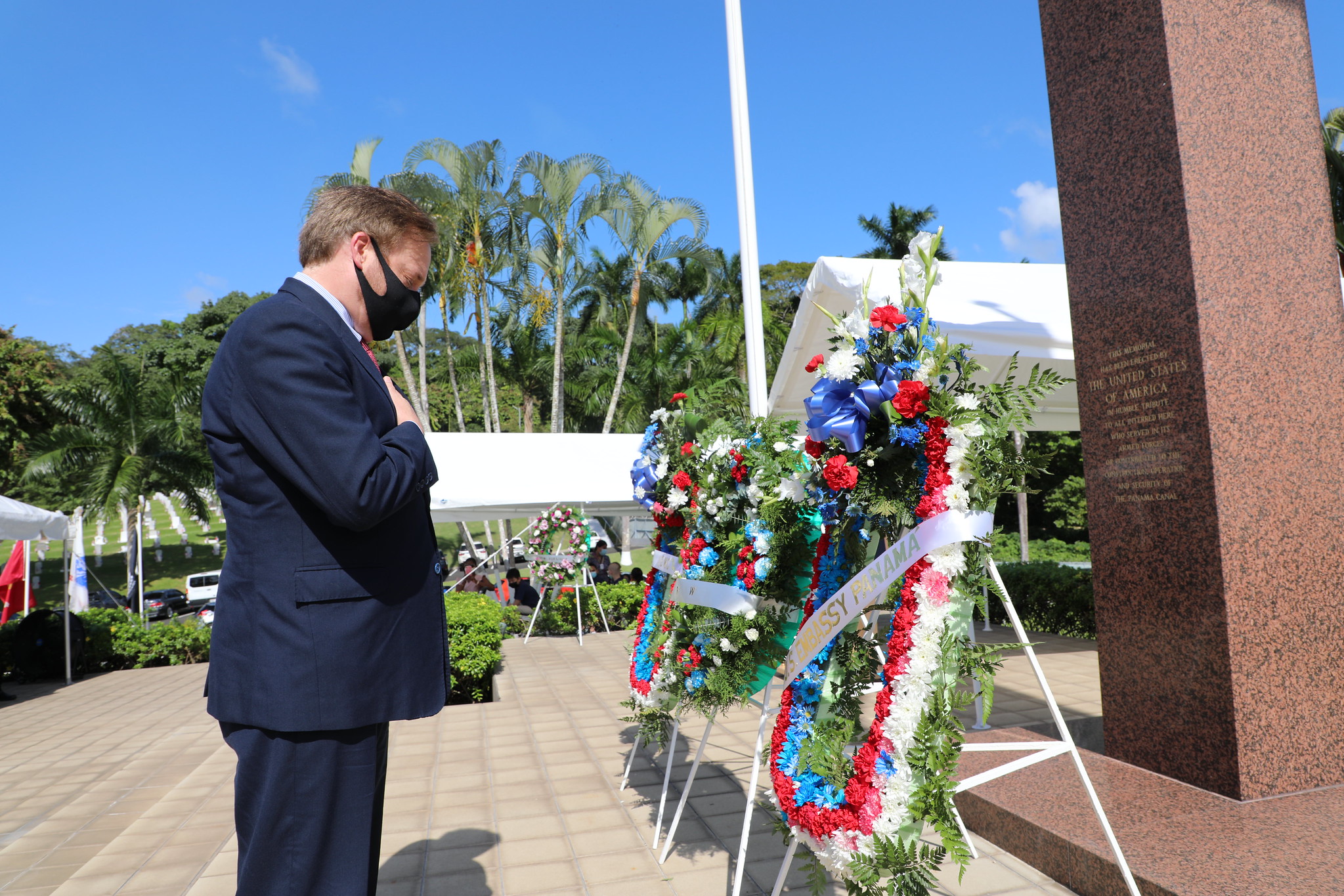 Charge d'Affaires Stewart Tuttle at Corozal American Cemetery (©U.S. Embassy Panama)