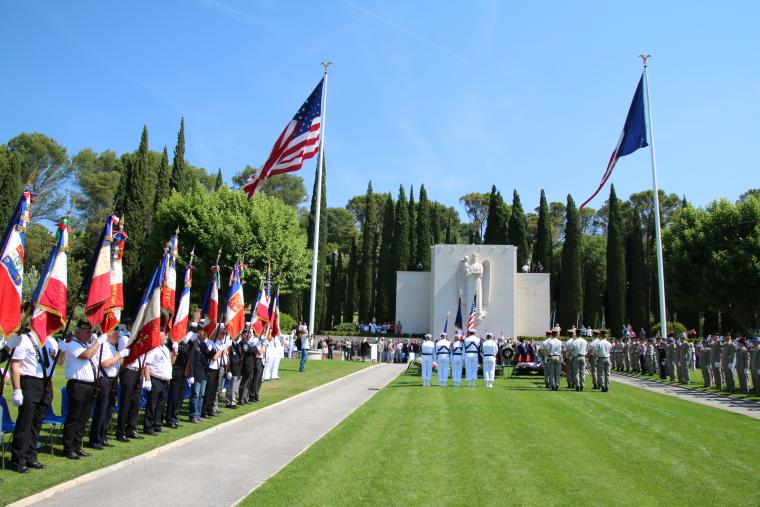 Members of the French and American military