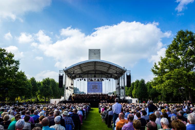 The South Netherlands Philharmonic and the Brabant Choir performed at Netherlands American Cemetery for the annual concert marking the liberation of the area during World War II.