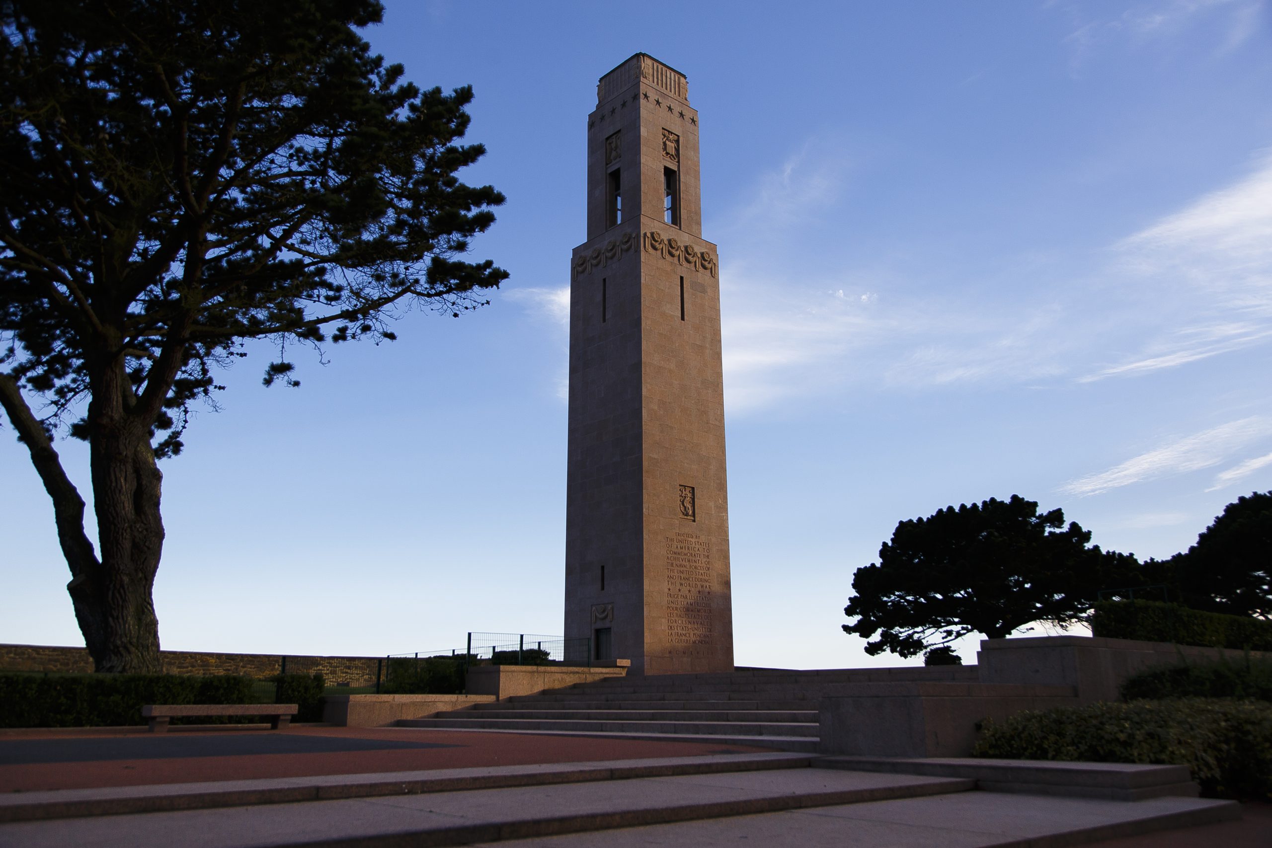 Tower of the Naval Monument at Brest with the park in the shade.